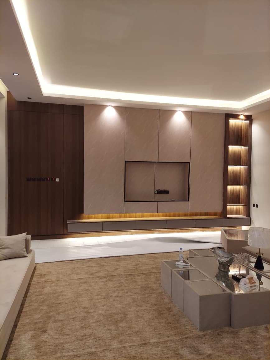 ديكورات خشبية للجدران: أفكار مبتكرة لتصميم أرفف وأدراج ودواليب مودرن